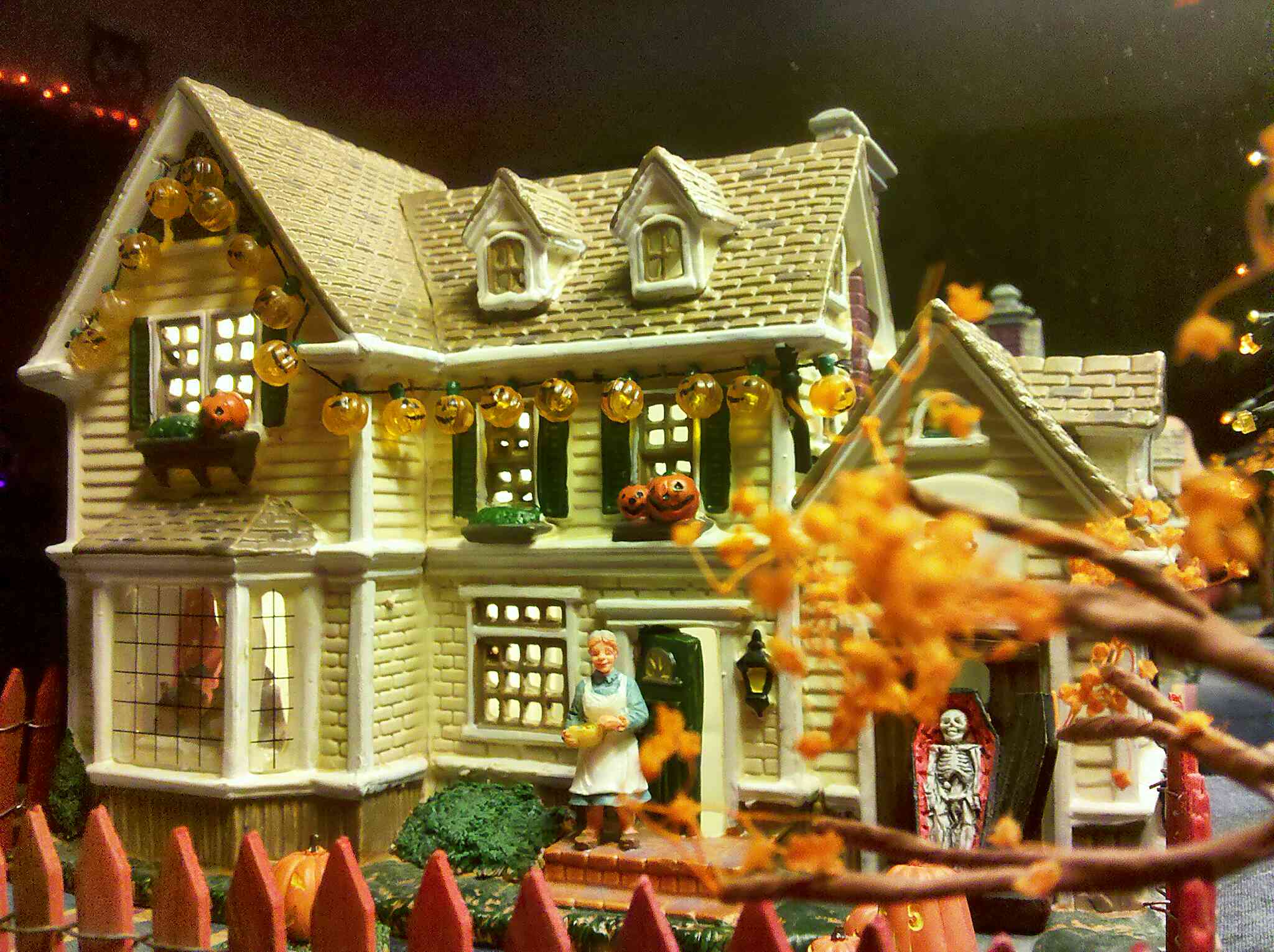 spooky house1.jpg