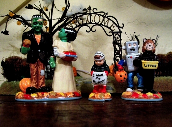 Halloween Family and Graveyard.JPG